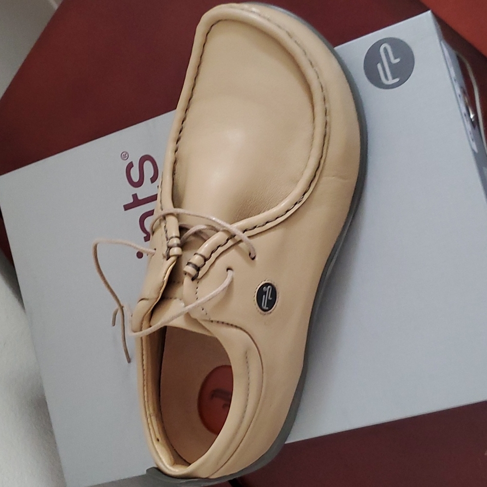 NWT Birkenstock Footprints Merida, Leather, Size 41 R (open footprint) Sesame